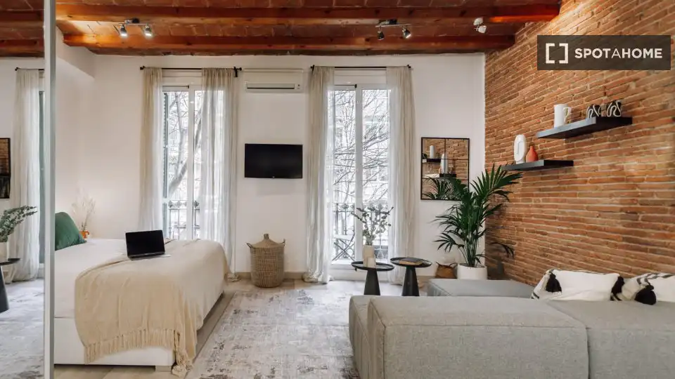 Flat with terrace to rent in Eixample, imagen 2