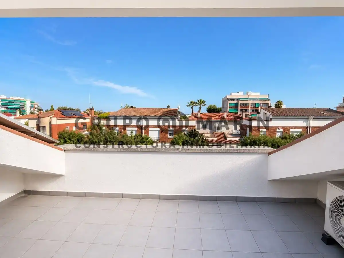 Casa aparellada amb jardí en venda a Carrer de Sant Miquel, imagen 7