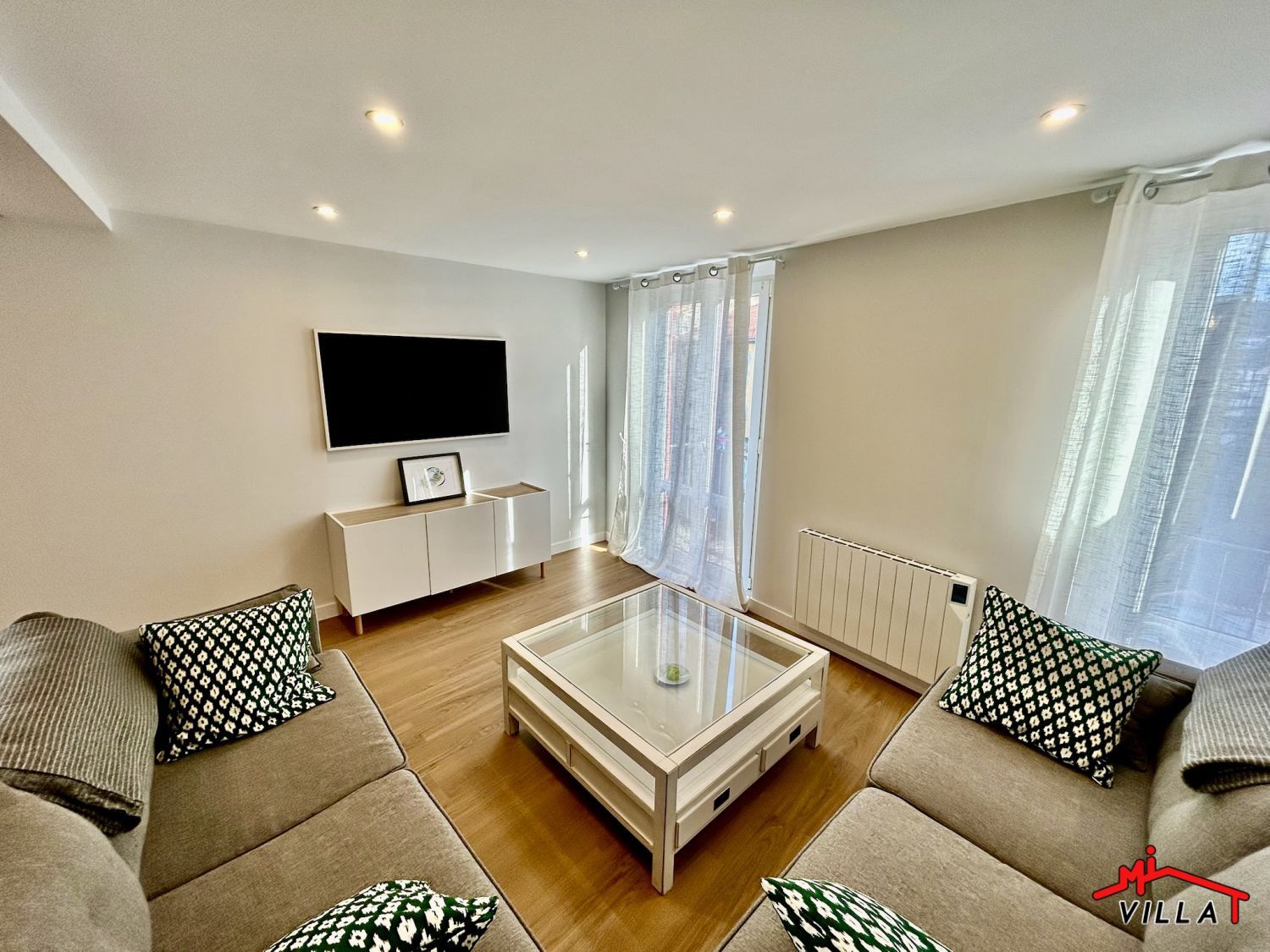 Sala d'estar de Pis en venda en Laredo amb Calefacció, Parquet i Balcó