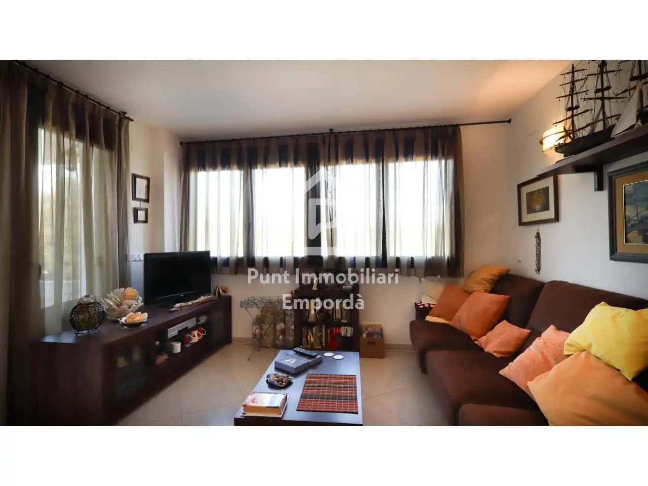 Living room of Flat for sale in Llançà  with Air Conditioner, Heating and Terrace