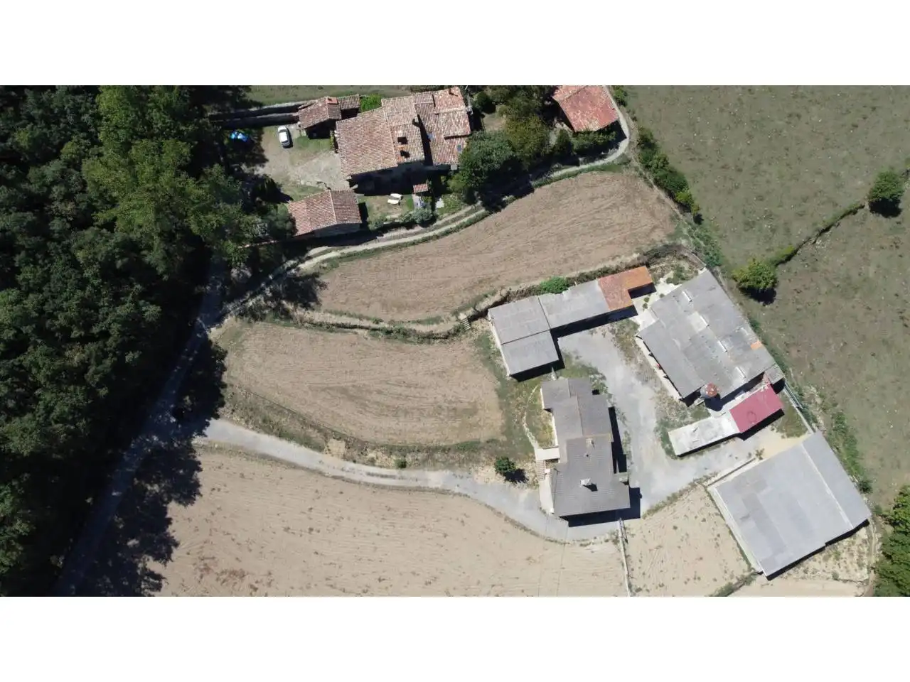 Finca rústica en venda en La Vall d'en Bas amb Calefacció, Jardí privat i Terrassa