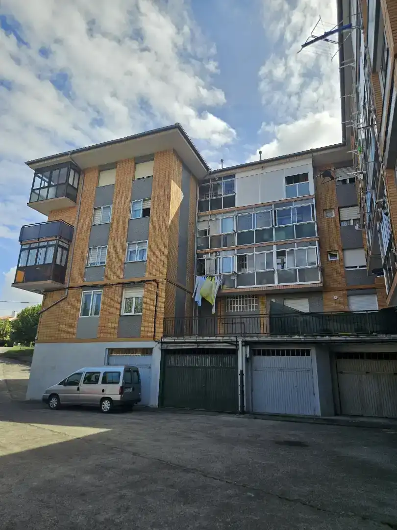 Vista exterior de Piso en venta en Berango con Balcón