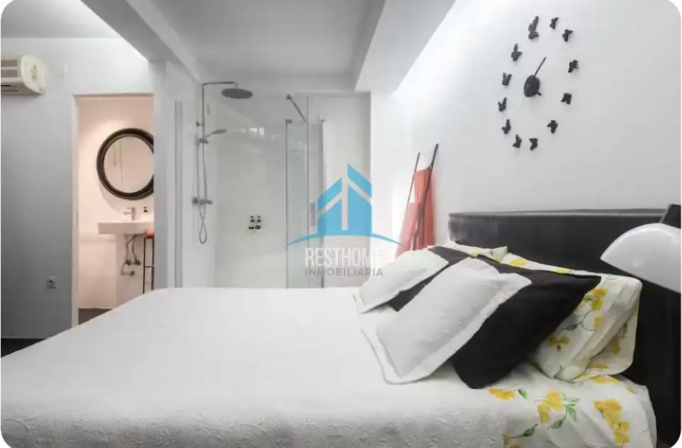Bedroom of Houses for sale in Valencia  with Air Conditioner, Terrace and Furnished
