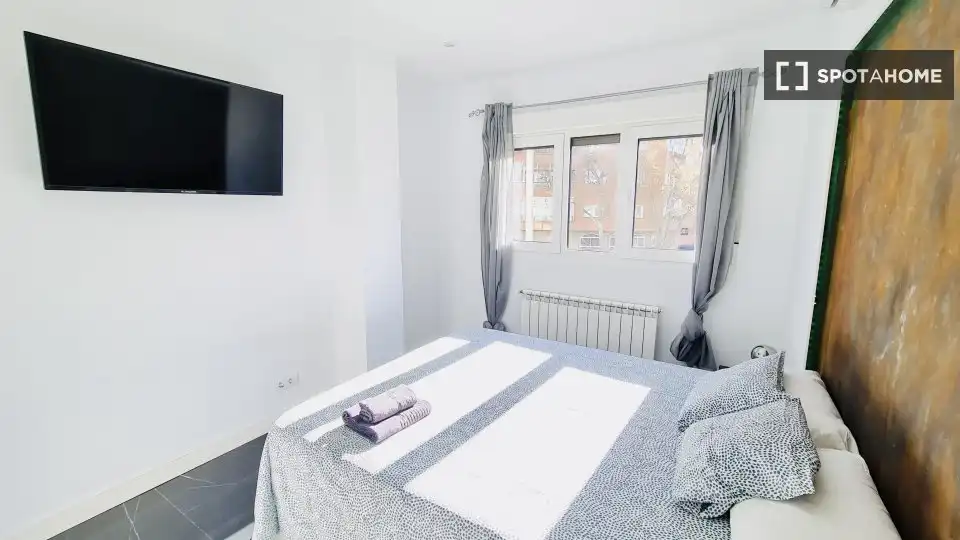 Bedroom of Flat for rent in Madrid  with Air Conditioner, Heating and Furnished