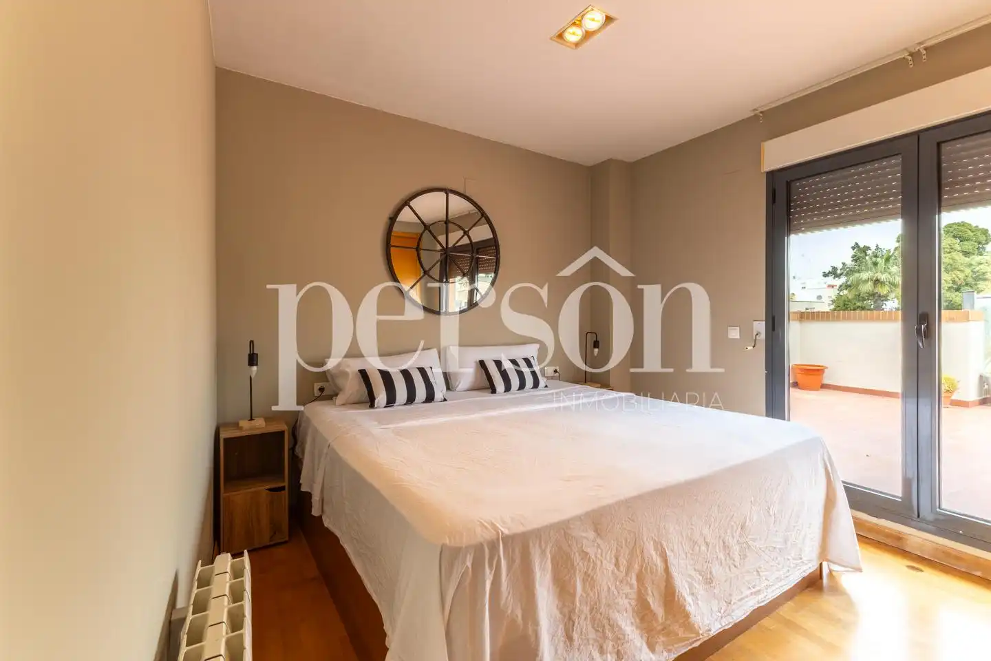 Habitación de Ático de alquiler en Valencia con Aire acondicionado, Terraza y Amueblado