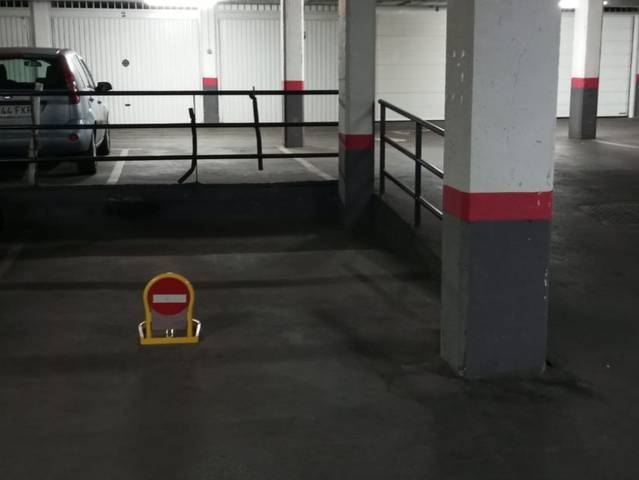 Garaje en Alquiler en Calle del Rio, 16 en Fresnos I y II