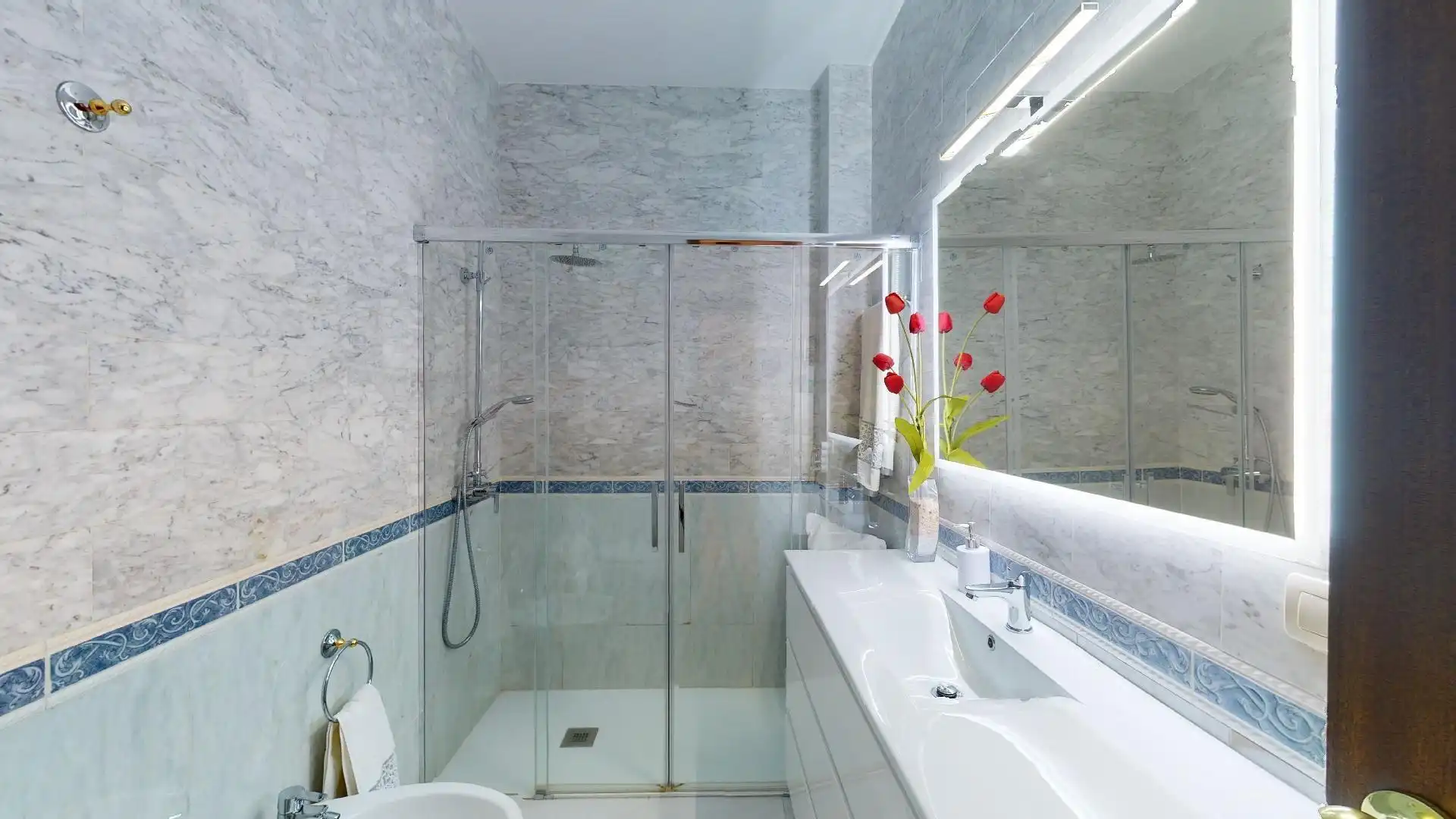 Badezimmer von Country house zum Verkauf in Villanueva del Río y Minas mit Klimaanlage, Abstellraum und Schwimmbad