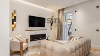 Living room of Flat for sale in  Madrid Capital  with Air Conditioner, Heating and Parquet flooring