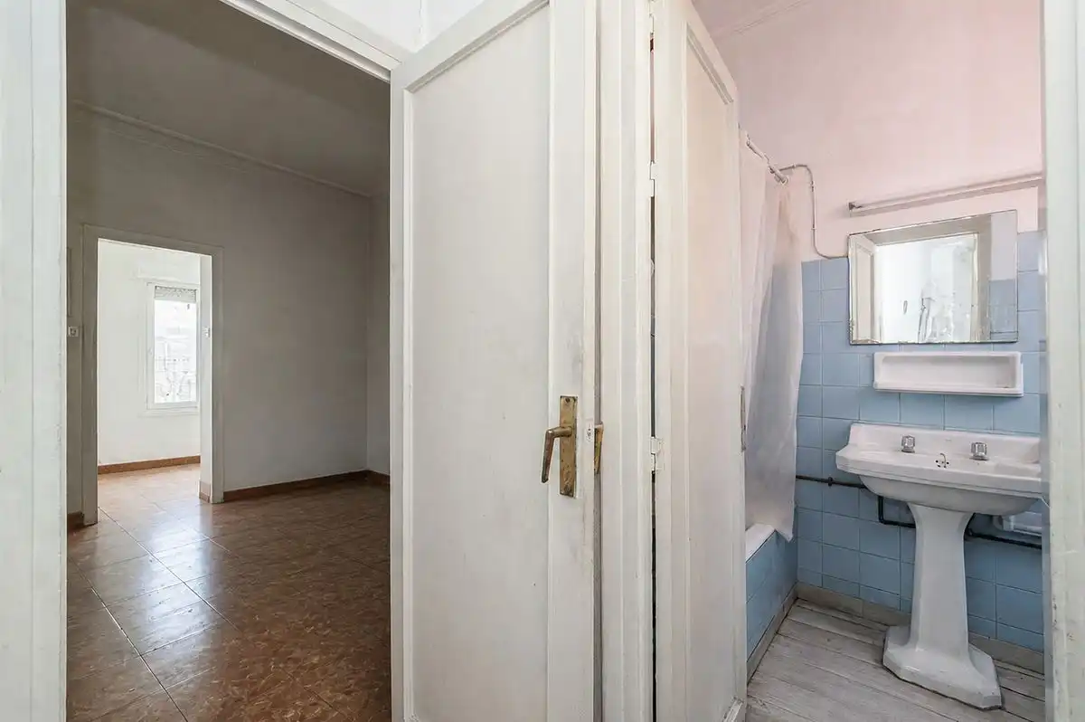 Bathroom of Flat for sale in Sevilla  with Heating, Terrace and Balcony