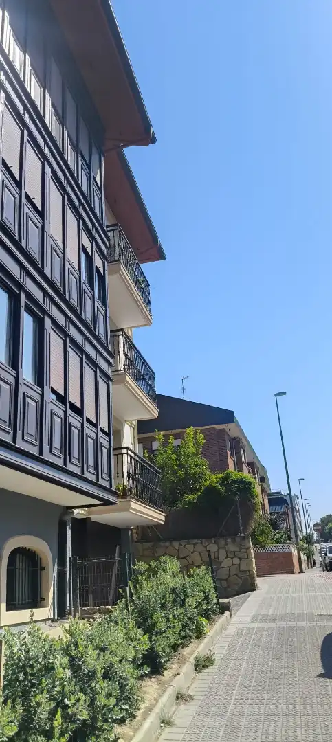 Vista exterior de Pis de lloguer en Getxo  amb Terrassa, Moblat i Balcó