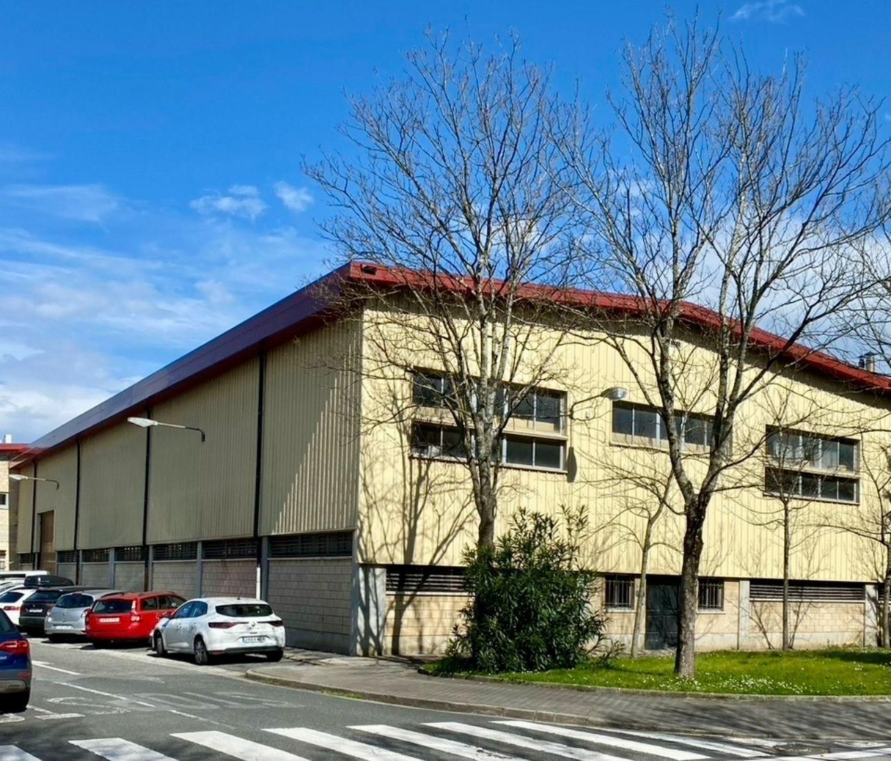 Vista exterior de Nau industrial en venda en Zarautz