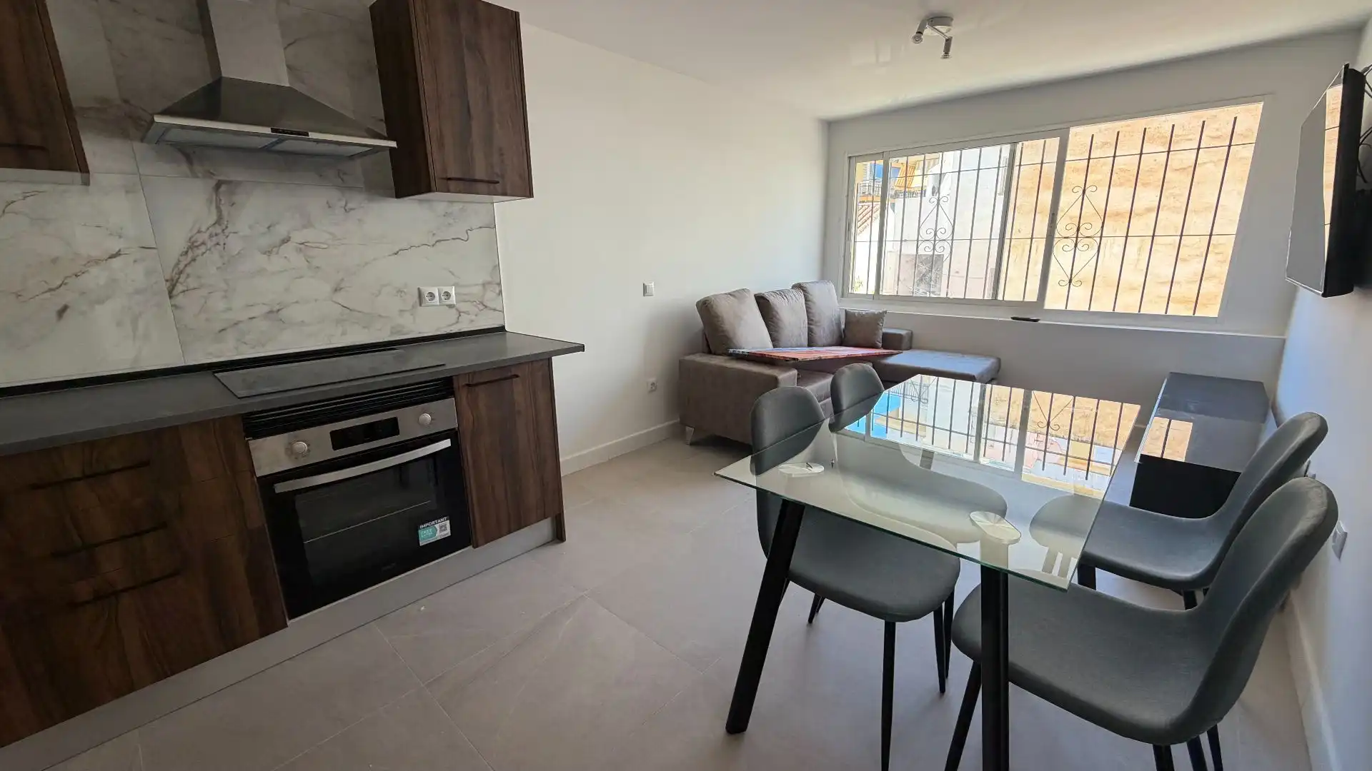 Cocina de Apartamento de alquiler en Fuengirola con Aire acondicionado y Amueblado