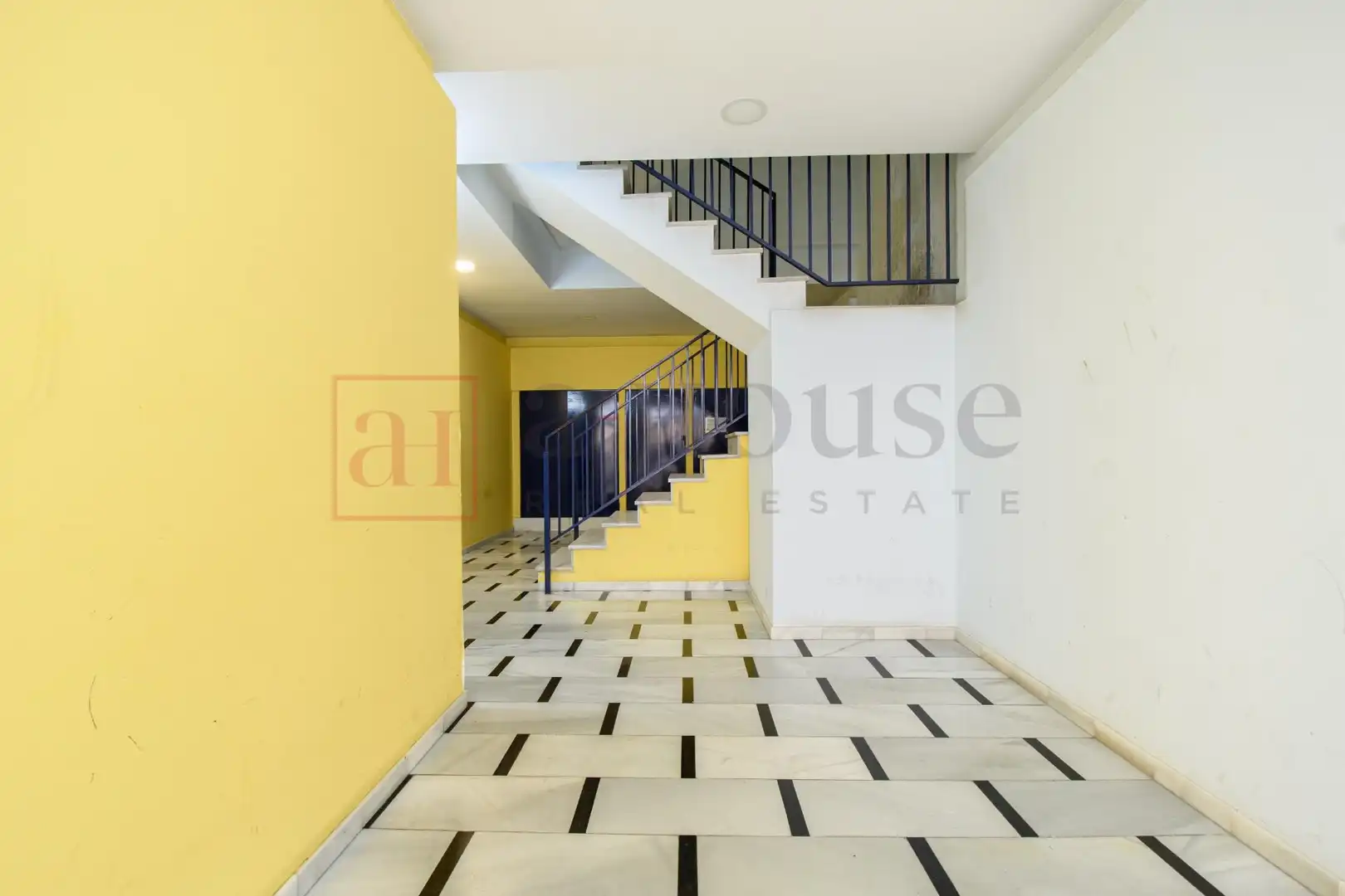 Flat for sale in Barcelona  with Air Conditioner, Heating and Storage room