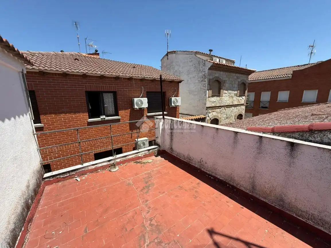 Vista exterior de Casa adosada en venda en Almorox amb Calefacció i Moblat