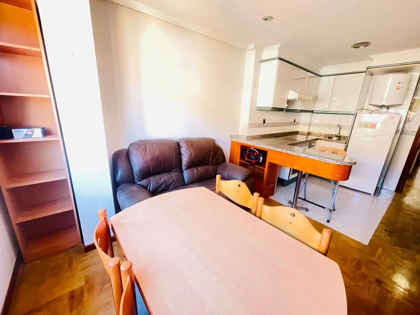 Sala d'estar de Apartament en venda en Gijón  amb Calefacció i Traster