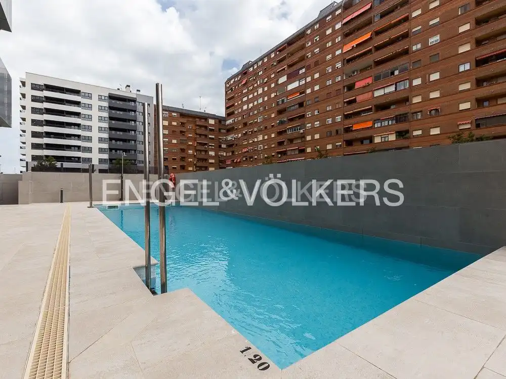 Schwimmbecken von Wohnung zur Miete in Valencia mit Klimaanlage, Heizung und Parkett