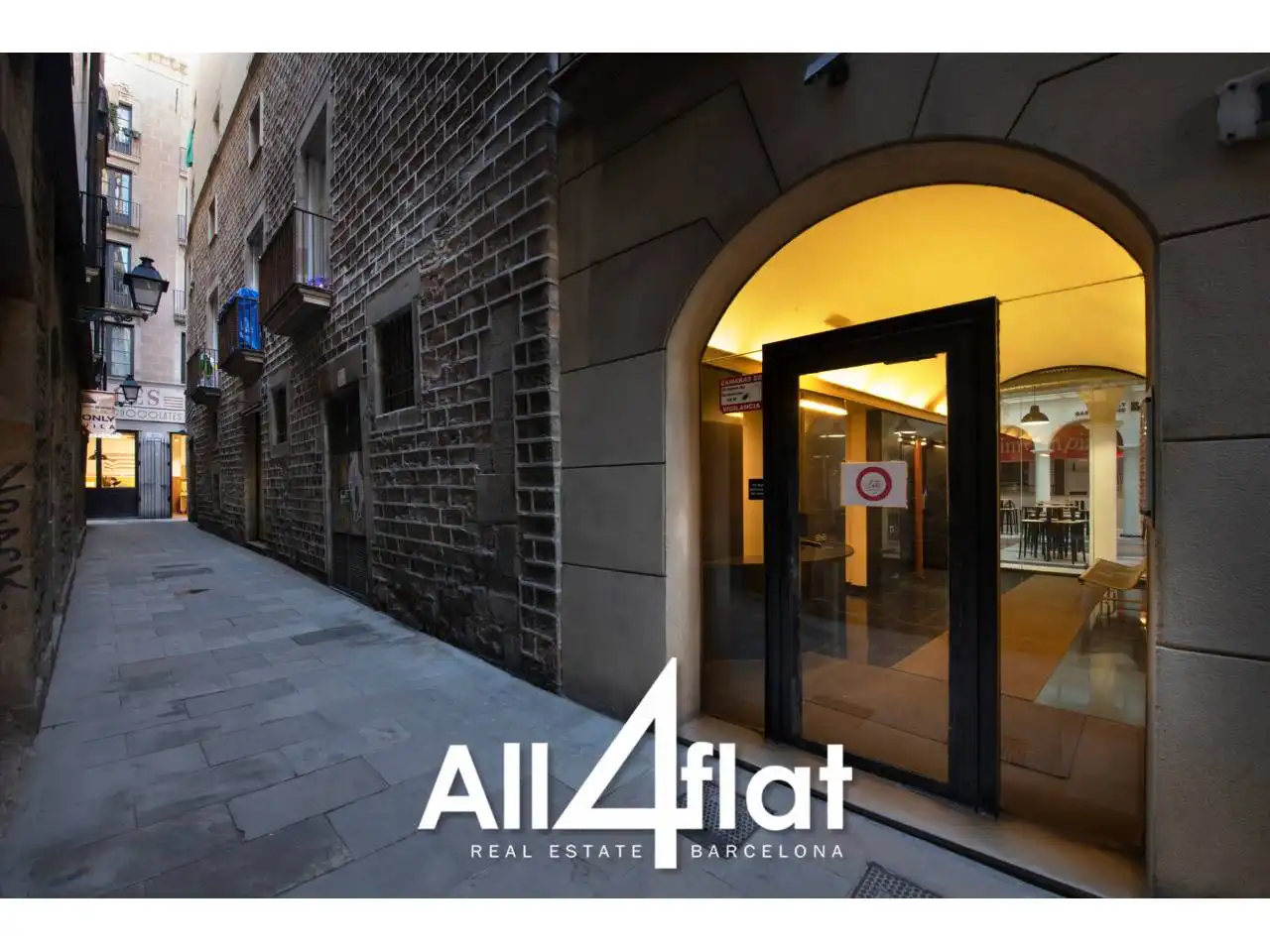 Exterior view of Study for rent in Barcelona  with Air Conditioner, Parquet flooring and Furnished