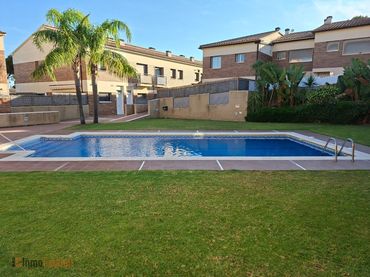Terraced house with pool for sale in Doctor Ramon i Cajal 59