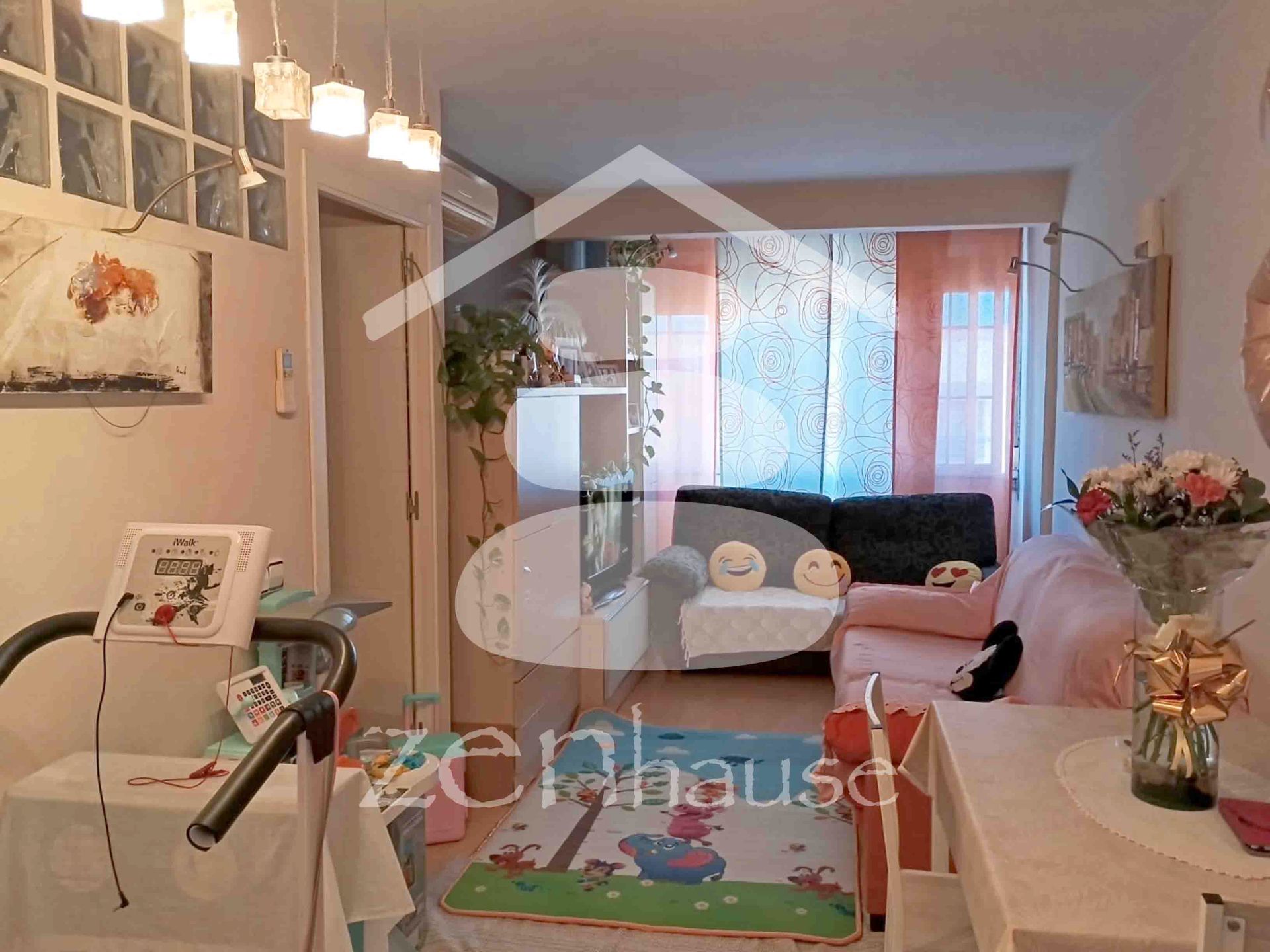 Sala d'estar de Pis en venda en Getafe amb Aire condicionat i Moblat
