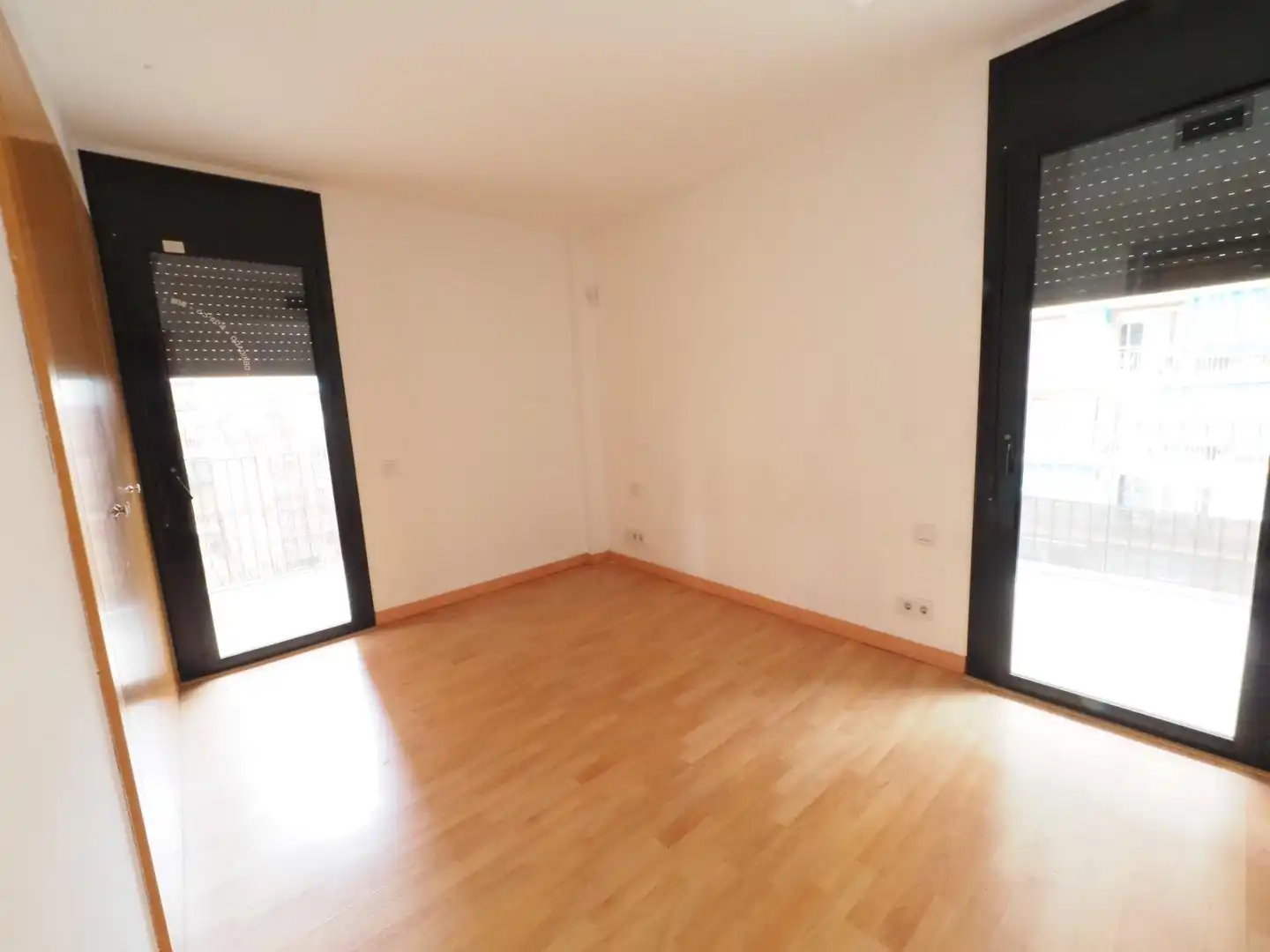 Dormitori de Pis en venda en Barcelona amb Parquet, Terrassa i Piscina comunitària