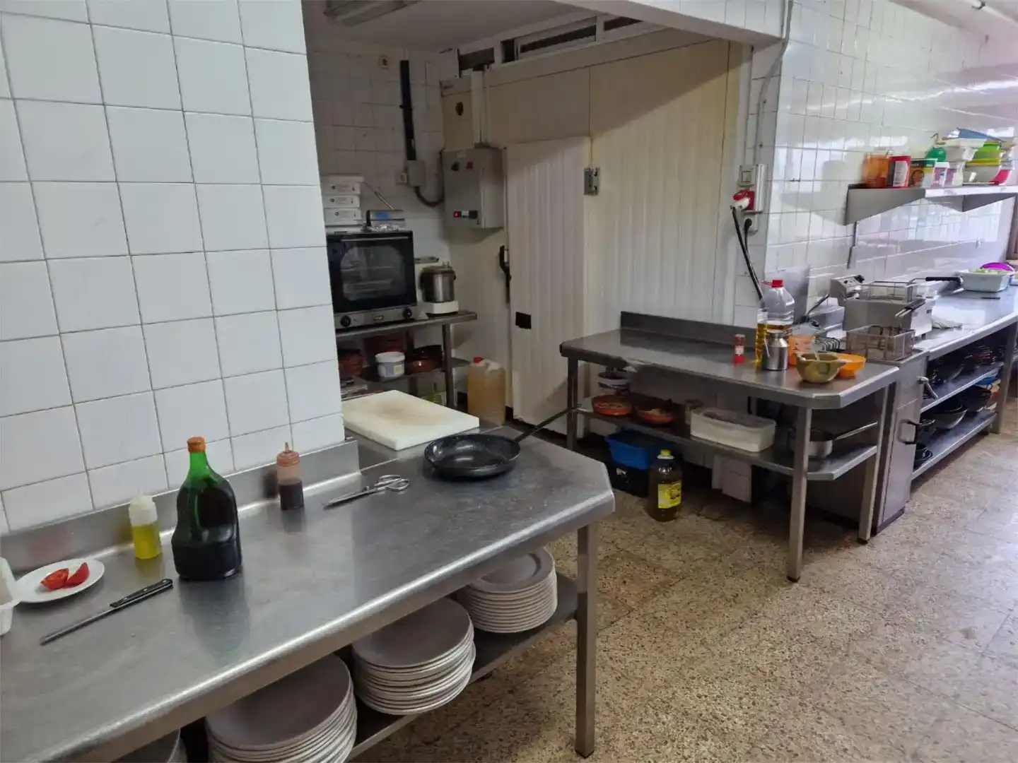 Cuina de Local de lloguer en Altafulla amb Aire condicionat i Moblat