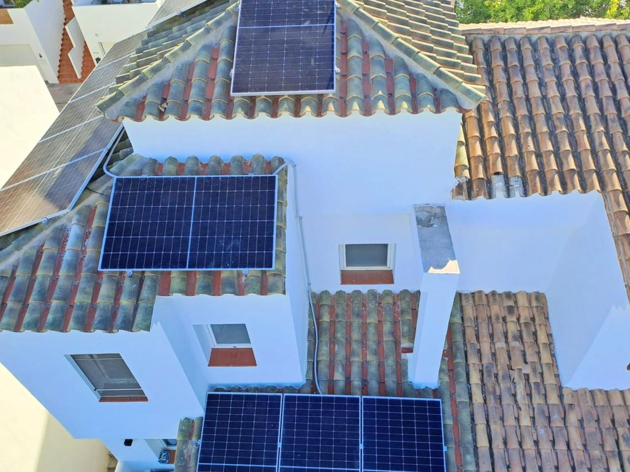 Exterior view of House or chalet for sale in Estepona  with Air Conditioner and Terrace