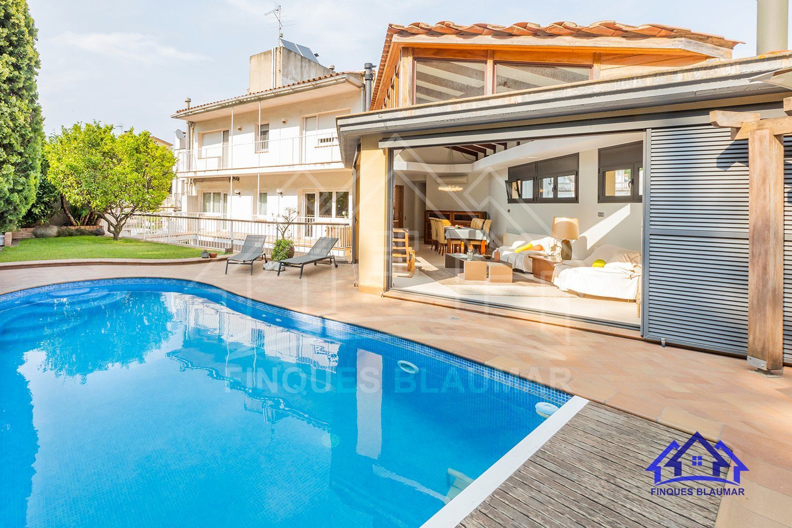 Exterior view of Flat to rent in Arenys de Munt  with Air Conditioner, Heating and Private garden