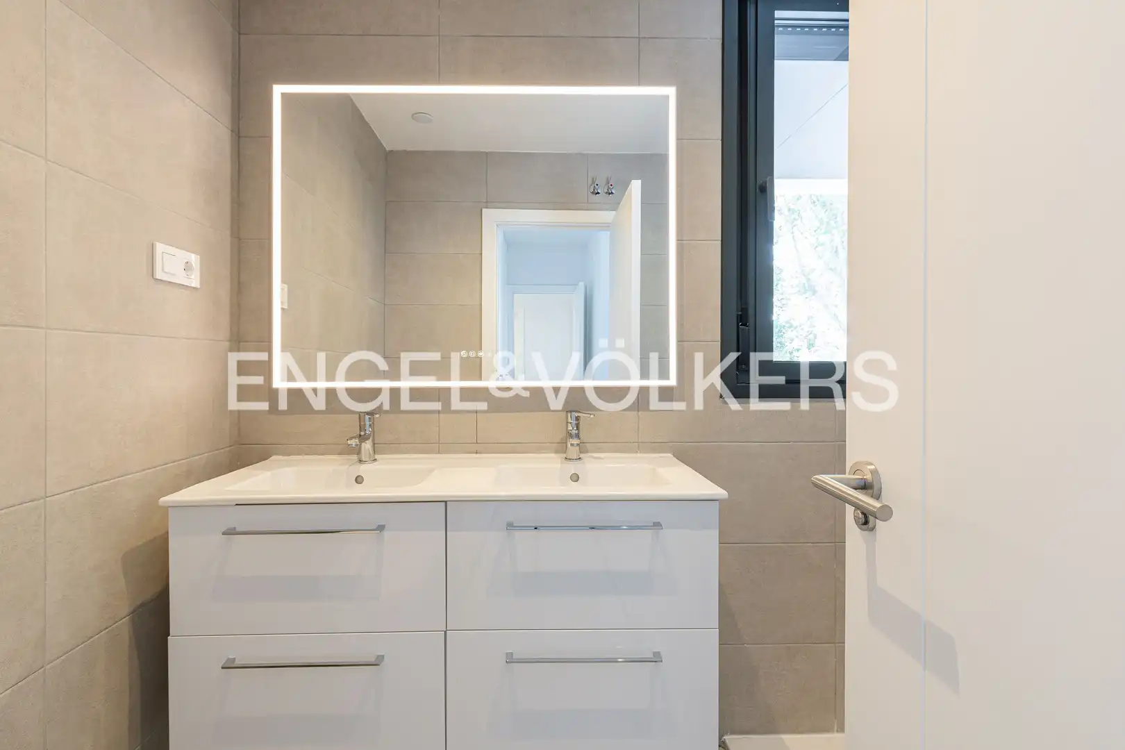 Bathroom of Flat for rent in Las Rozas de Madrid  with Air Conditioner, Heating and Terrace