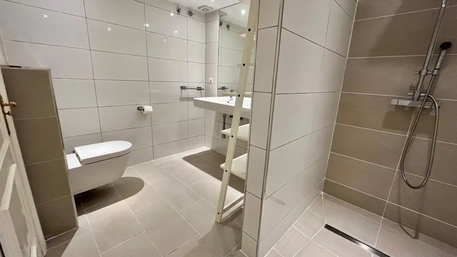 Baño de Apartamento de alquiler en Benalmádena con Aire acondicionado, Calefacción y Terraza