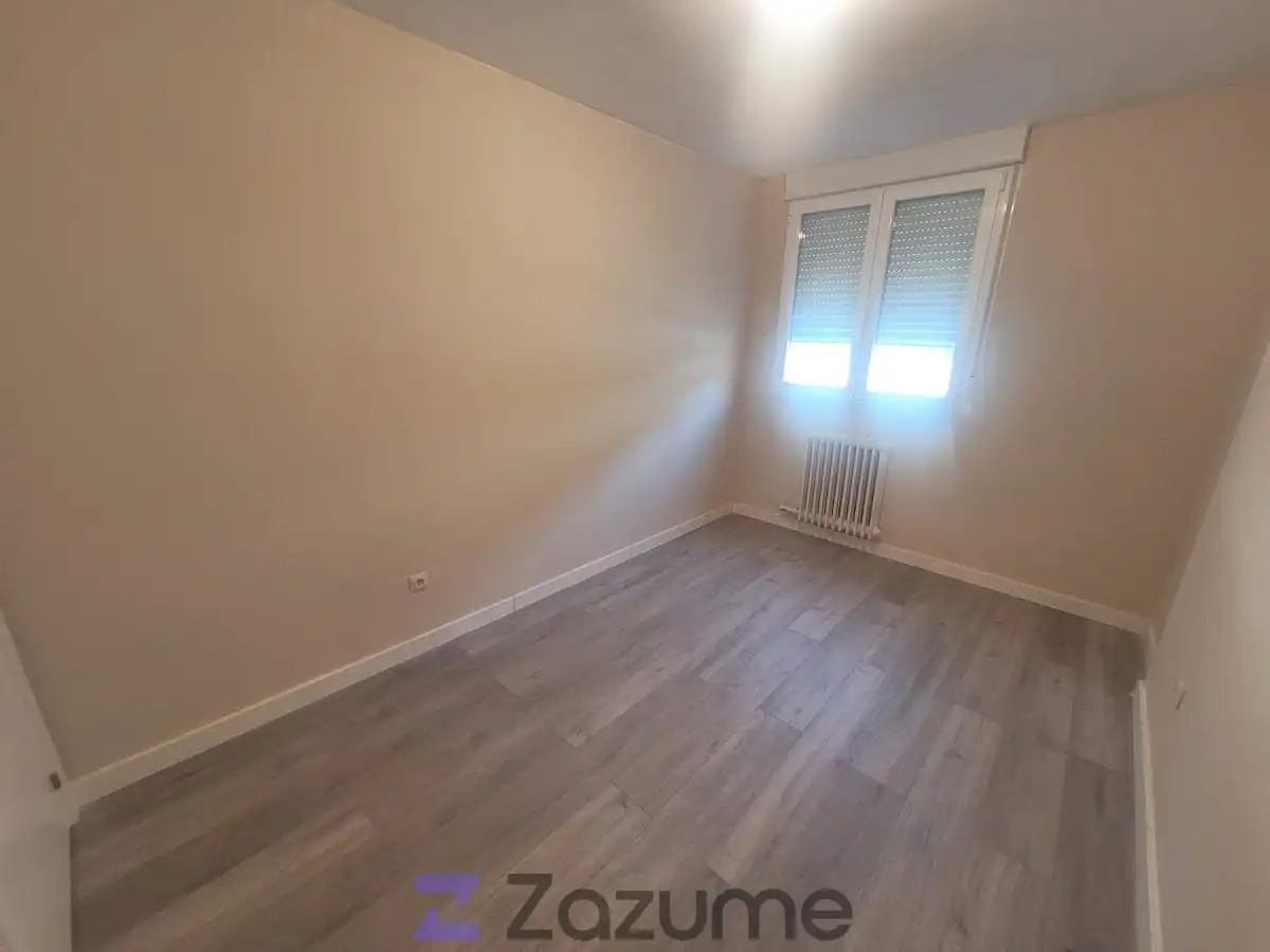 Bedroom of Flat for rent in Valladolid  with Heating, Parquet flooring and Terrace