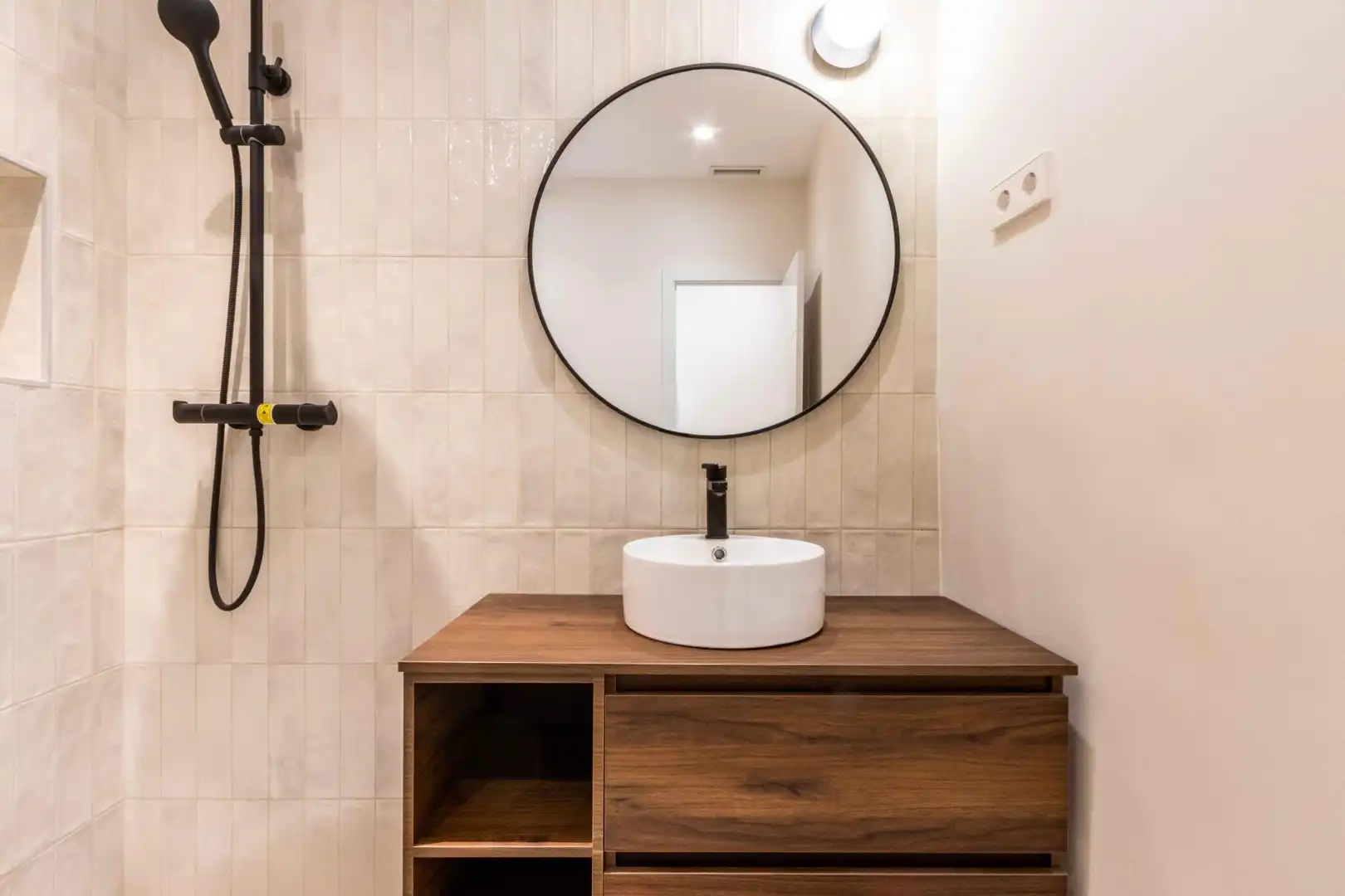 Bathroom of Houses for sale in Sabadell  with Terrace, Storage room and Alarm