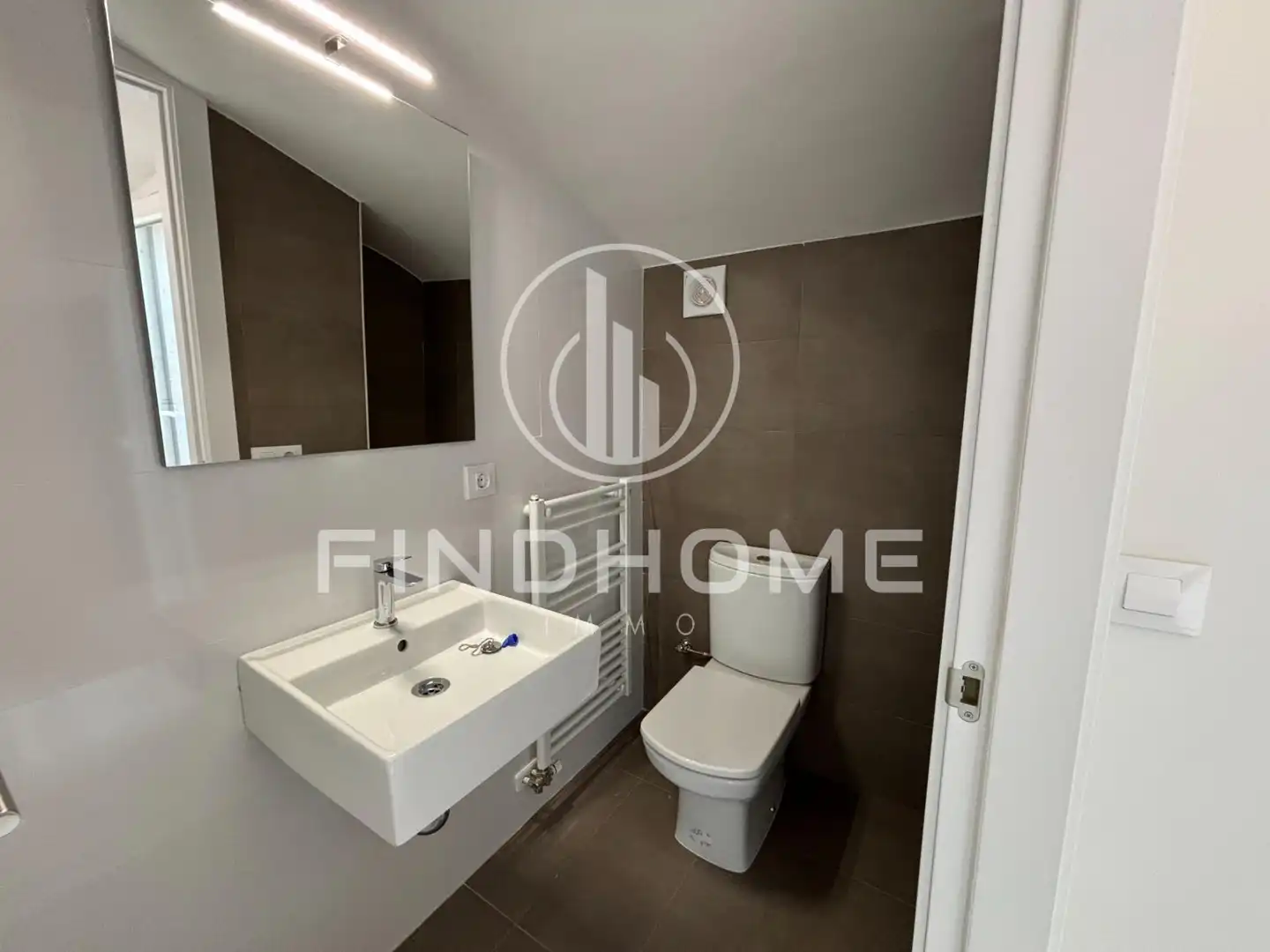 Baño de Ático en venta en Olot con Calefacción, Terraza y Trastero