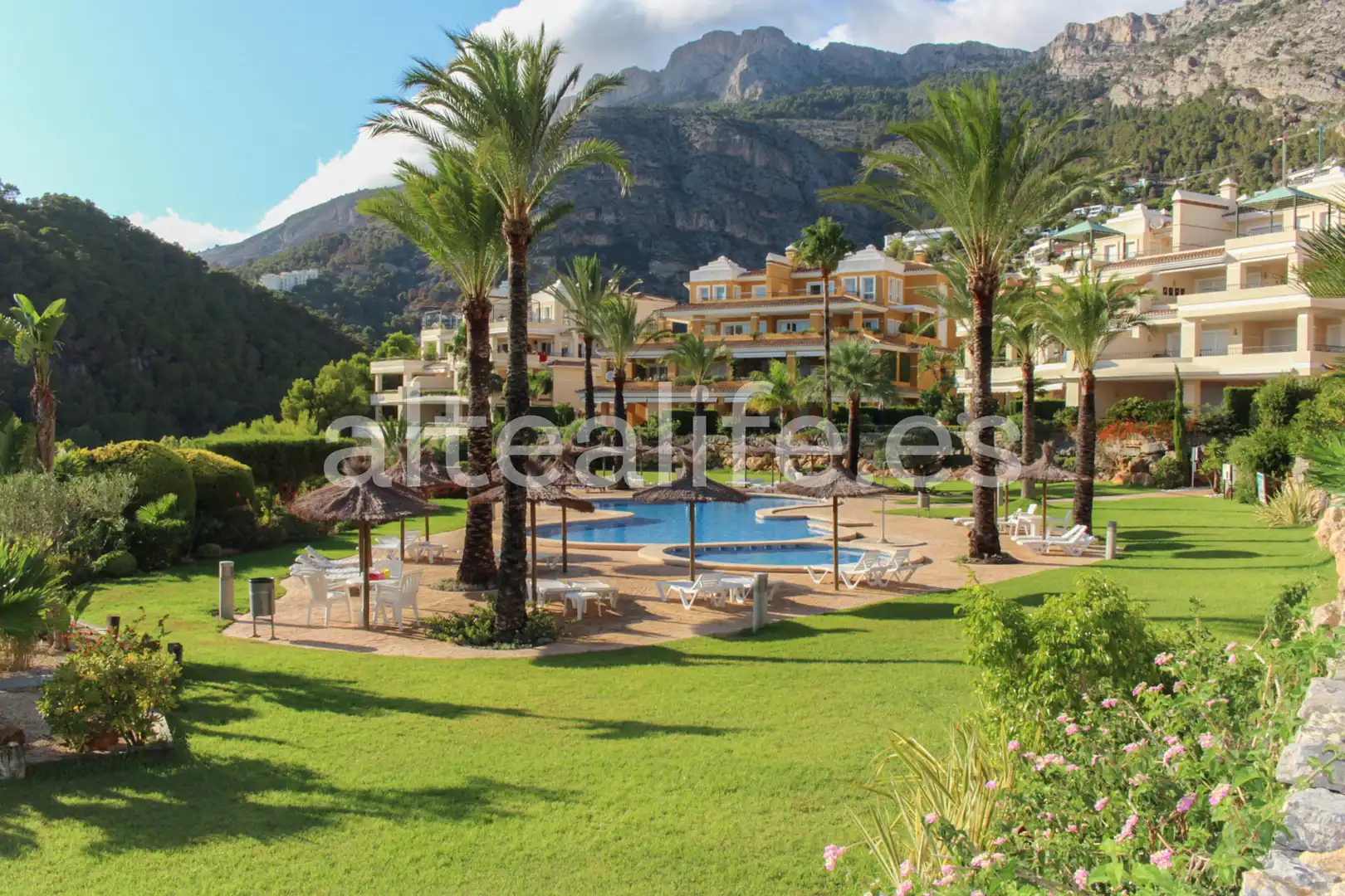 Vista exterior de Apartamento en venta en Altea con Aire acondicionado, Calefacción y Jardín privado