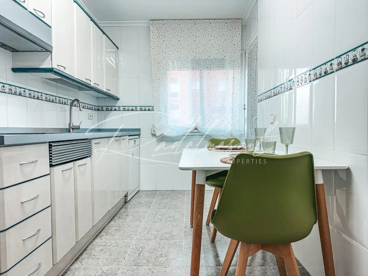 Küche von Wohnung zum Verkauf in Tarragona mit Klimaanlage, Heizung und Terrasse