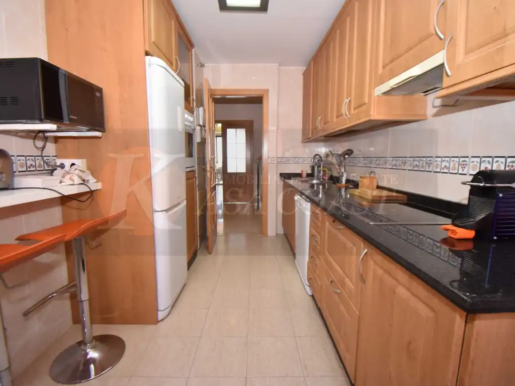 Cocina de Dúplex en venta en Fuengirola con Aire acondicionado, Jardín privado y Terraza