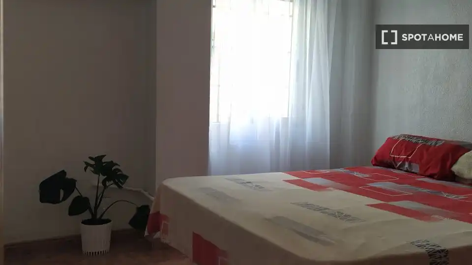 Dormitori de Pis de lloguer en Valencia amb Aire condicionat, Calefacció i Moblat