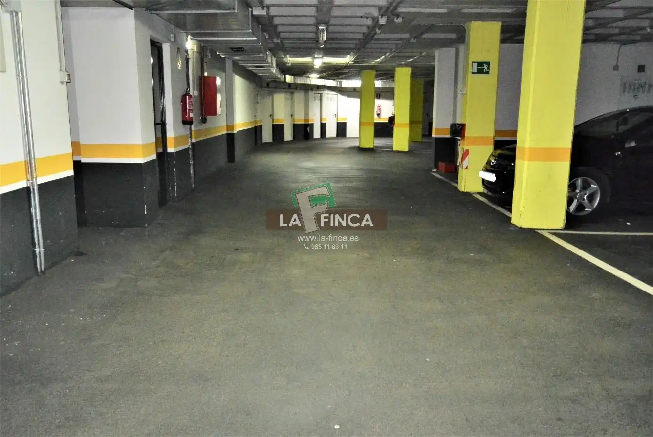 Aparcament de Garatge en venda en Oviedo 