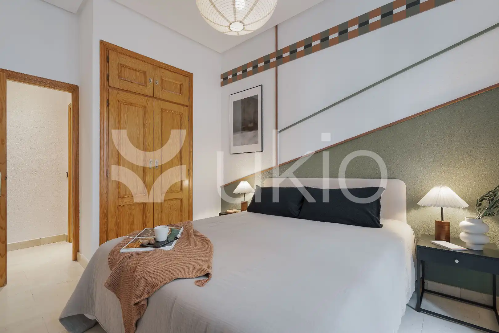 Dormitori de Apartament de lloguer en Madrid amb Aire condicionat, Calefacció i Moblat