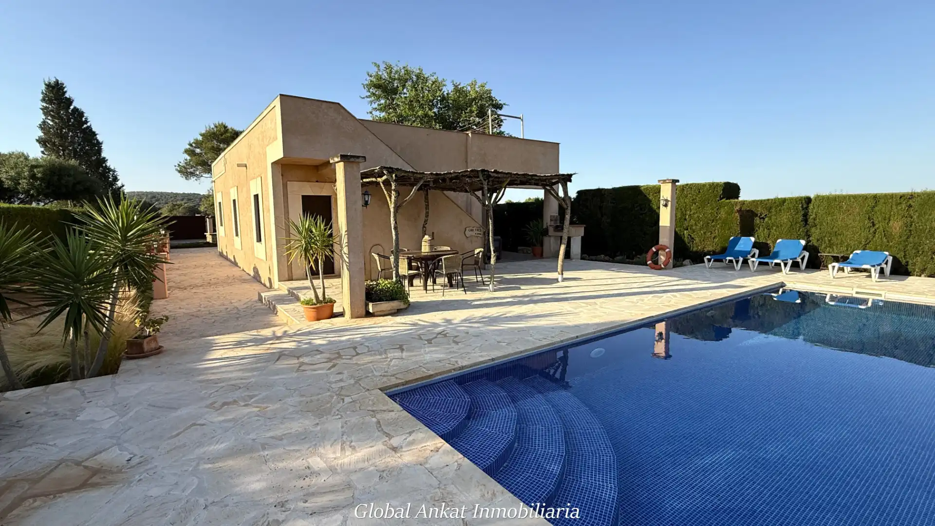 Casa rústica amb jardí en venda a Felanitx Poble