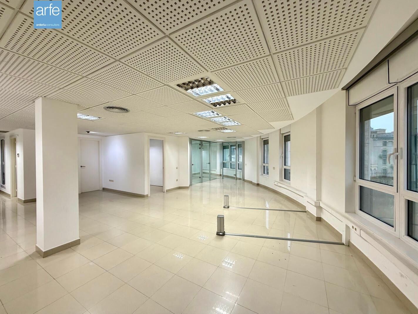 Oficina de alquiler en Centre - Passeig i Rodalies