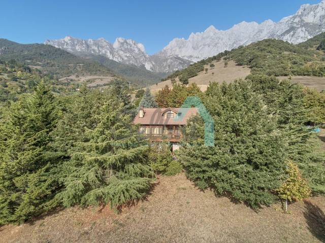 Casa-chalet en Venta en Barrio Camaleño en Camaleño