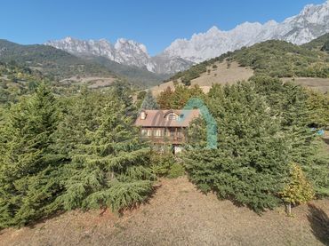 House with balcony for sale in Barrio Camaleño