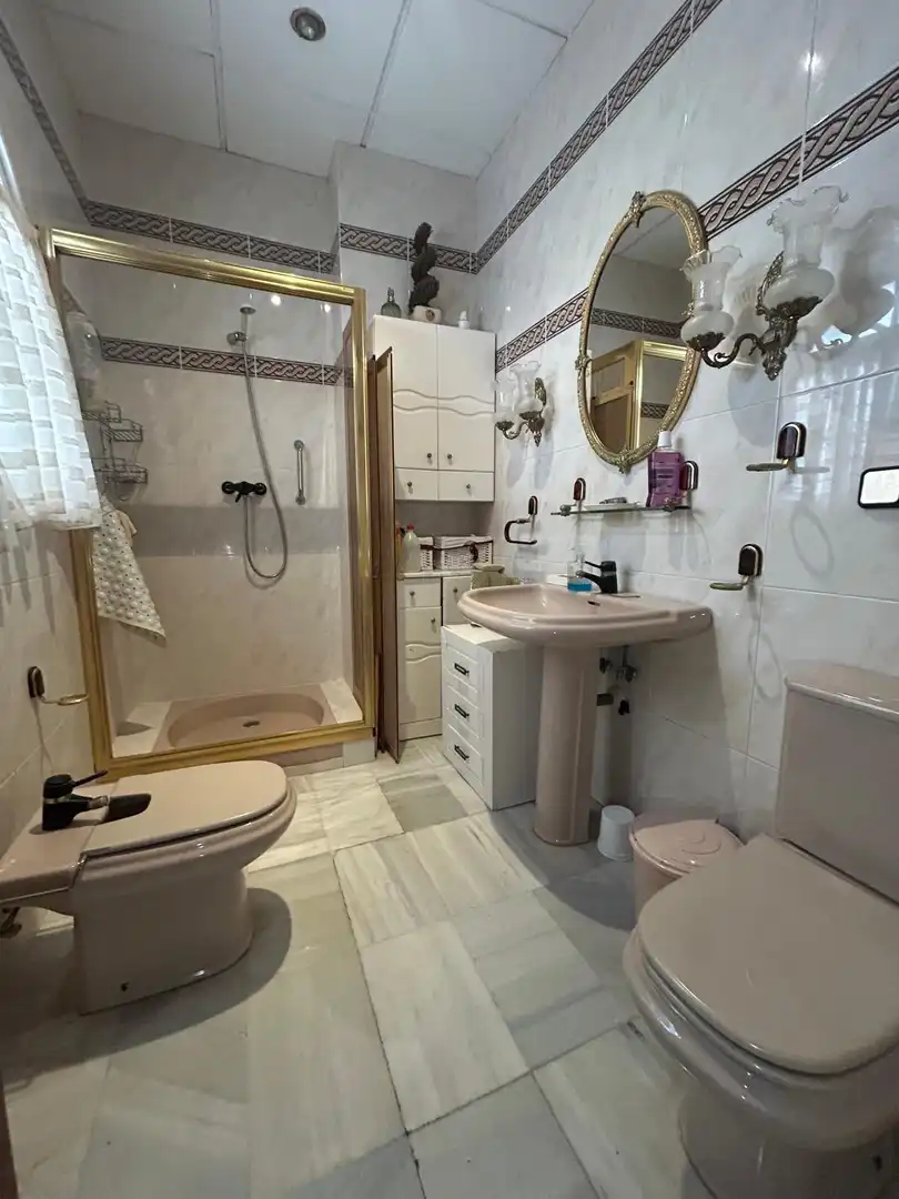 Bathroom of Houses for sale in Utrera