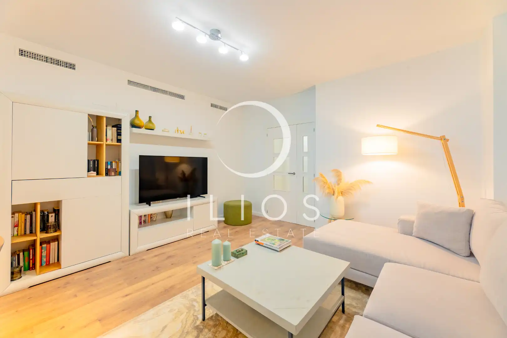 Wohnzimmer von Wohnung zum Verkauf in Chiva mit Klimaanlage, Parkett und Terrasse