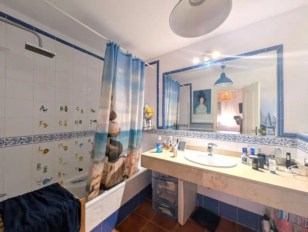 Badezimmer von Wohnung zum Verkauf in La Alcaidesa mit Klimaanlage, Heizung und Terrasse