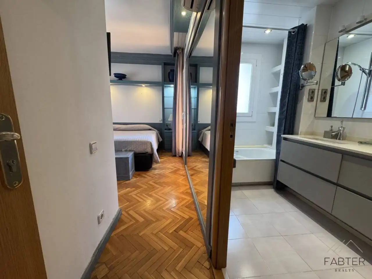 Flat with terrace for sale in Carretera Collblanc, imagen 3