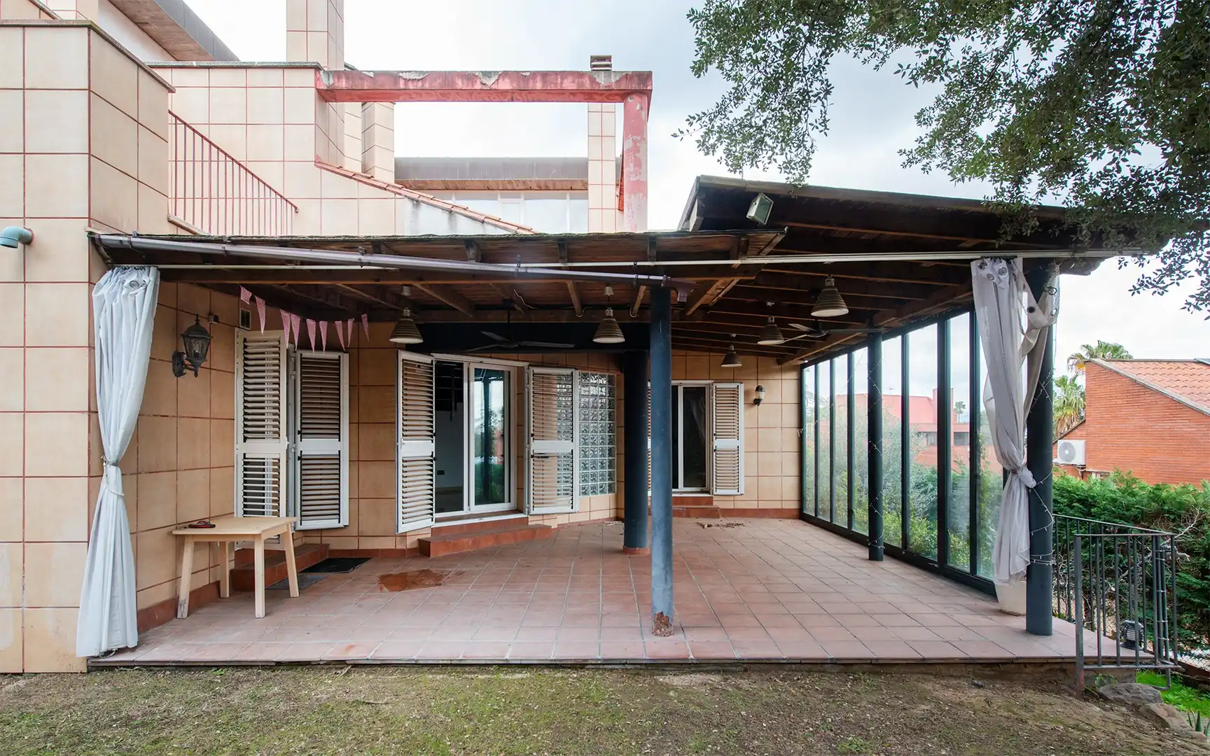 Vista exterior de Casa o chalet en venta en Sant Boi de Llobregat con Aire acondicionado, Jardín privado y Trastero
