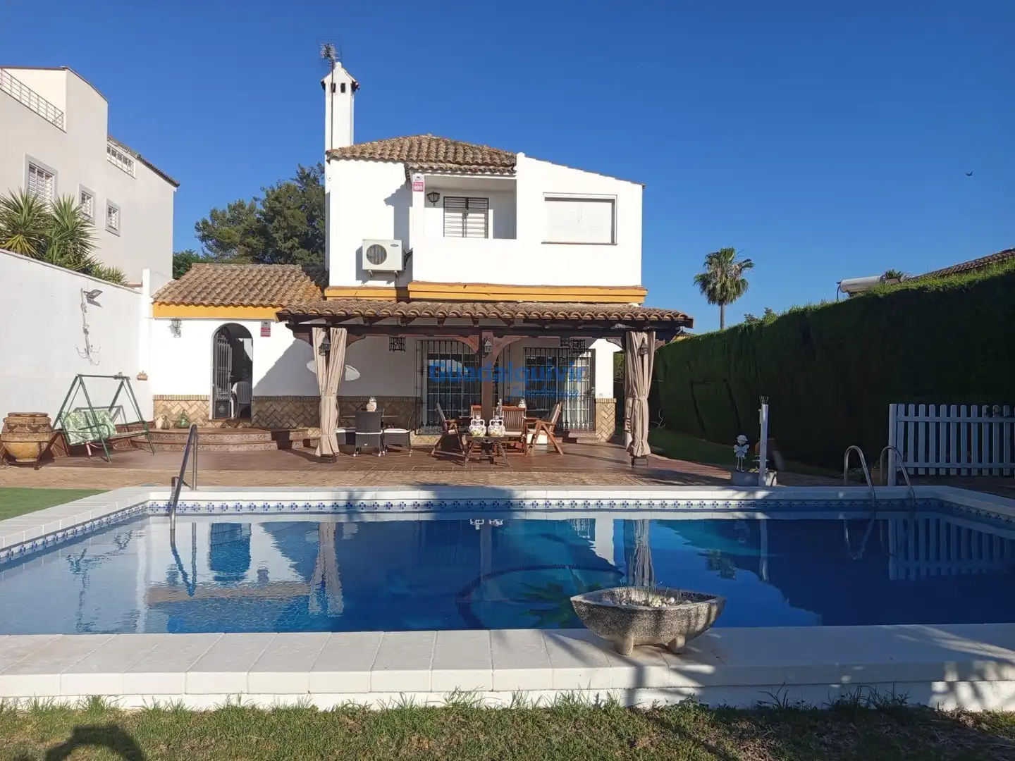 Chalet con piscina en venta en Cerros de Montequinto