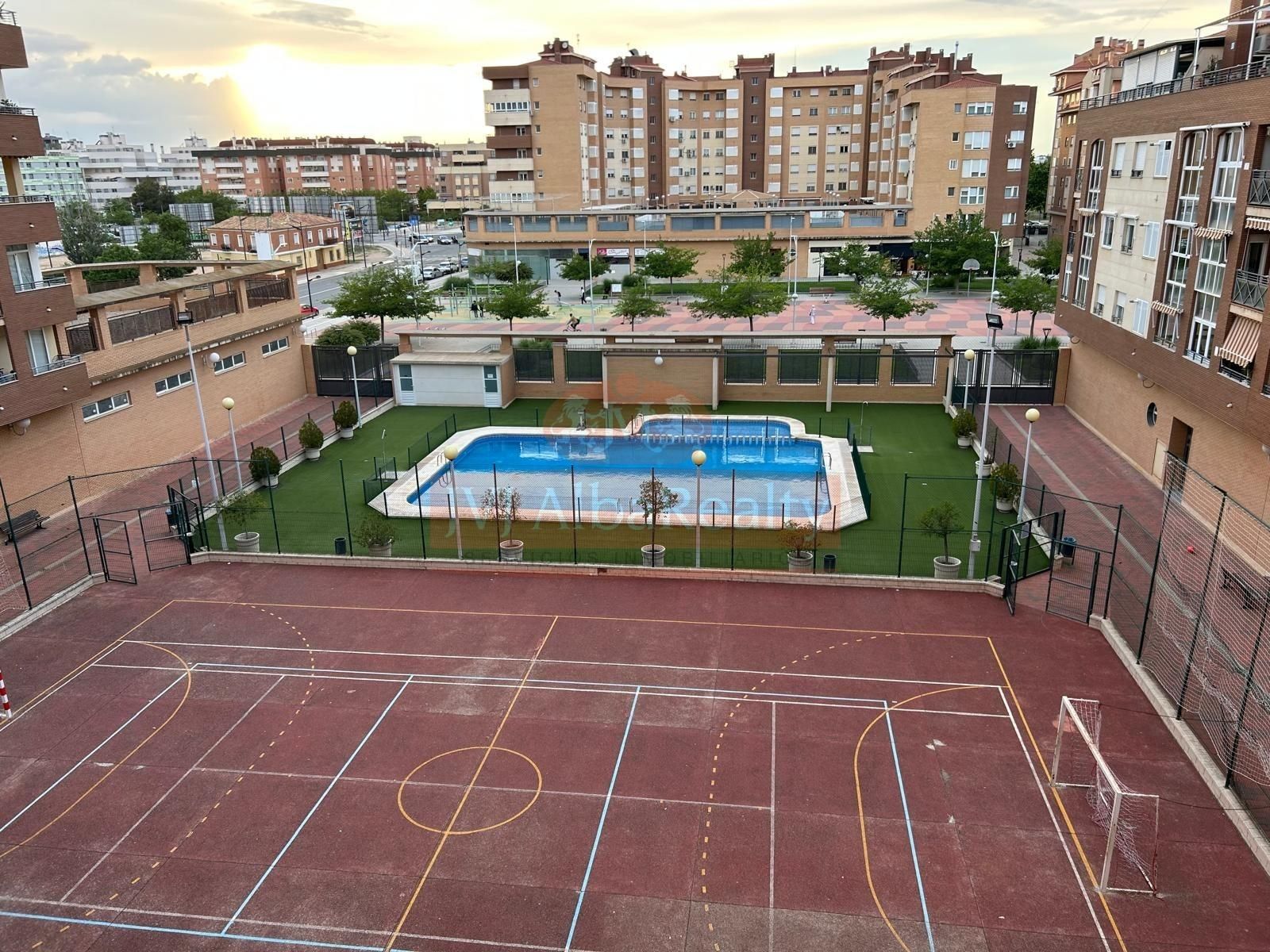 Piscina de Pis en venda en  Albacete Capital amb Aire condicionat, Calefacció i Piscina comunitària