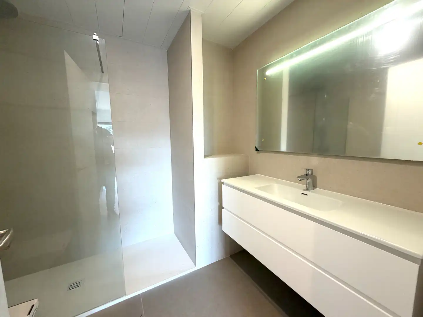 Baño de Casa adosada en venta en Cambrils con Aire acondicionado, Calefacción y Jardín privado
